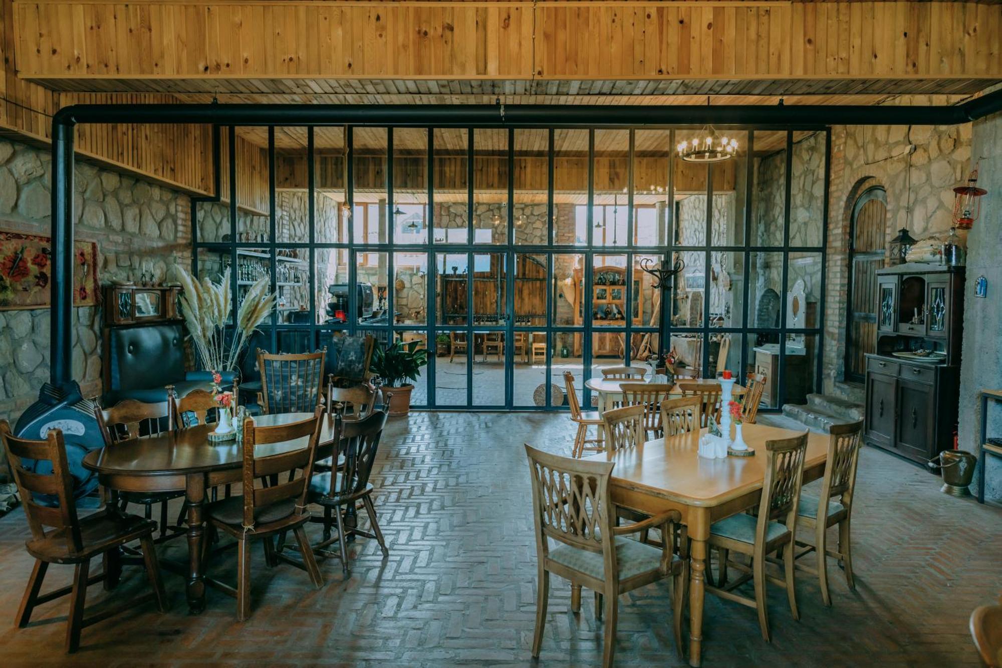 Hotel & Wine Cellar Arge Телави Екстериор снимка