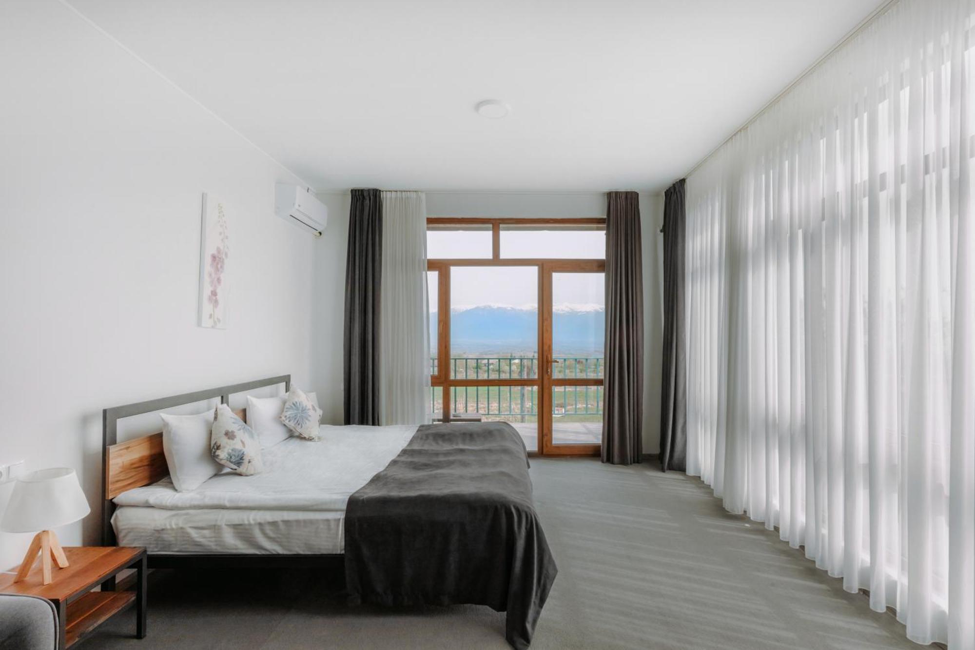 Hotel & Wine Cellar Arge Телави Екстериор снимка